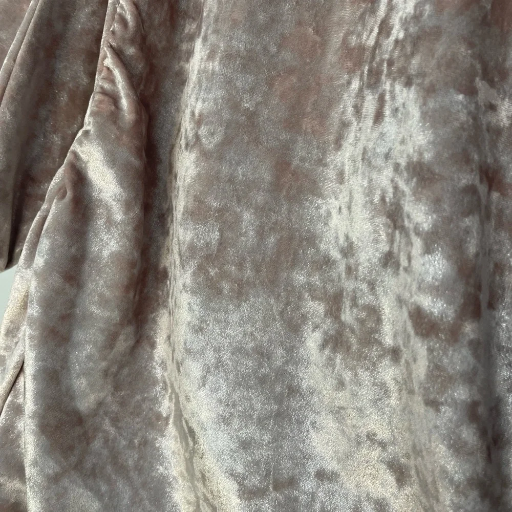 Express Crushed Velvet Cold Shoulder Dress - Picture 4 of 9